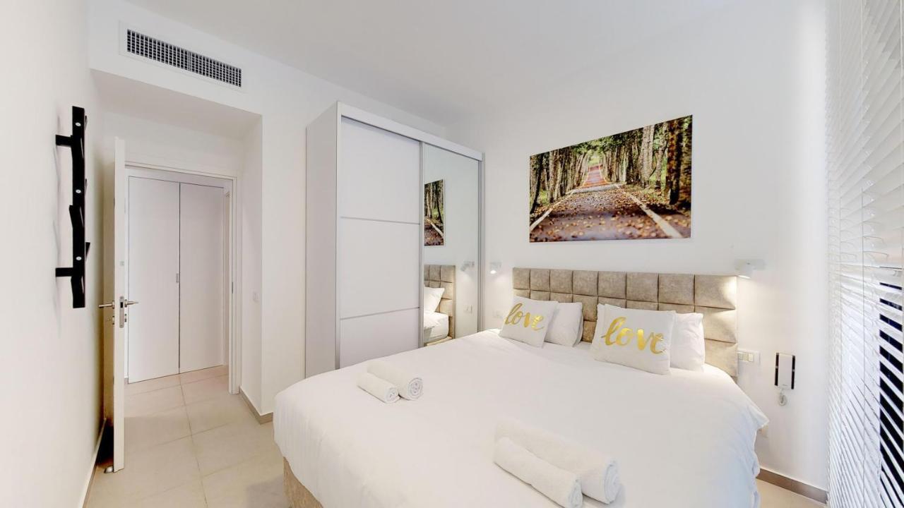 Comfortable Apartment With Balcony By Holyguest Tel Aviv Exterior photo