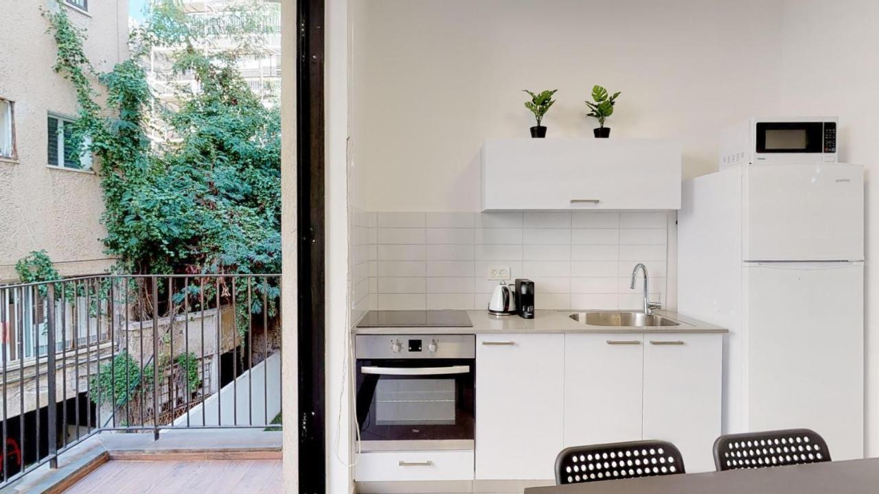 Comfortable Apartment With Balcony By Holyguest Tel Aviv Exterior photo